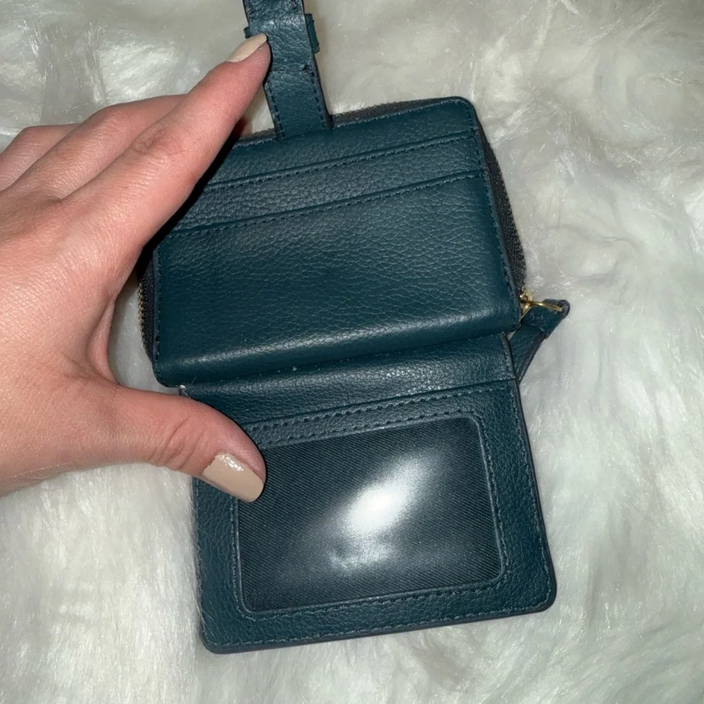 Elegant Teal Green Fossil Leather Wallet - Picture 2 of 3
